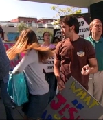 Filename=IASIP_1x02_0084.jpg
Filesize=200KiB
Dimensions=640x480
Date added=Jul 20, 2024 IASIP_1x02_0084.jpg