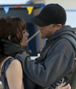 4x09_001.jpg