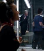 lot_s04e06_008.jpg