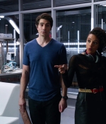 lot_s04e06_042.jpg