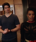 lot_s04e06_059.jpg